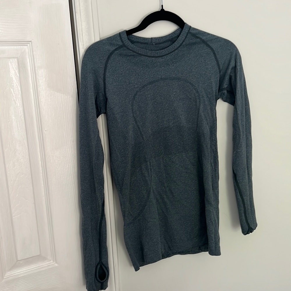 Lululemon (blue ish grey) size 4 long sleeve